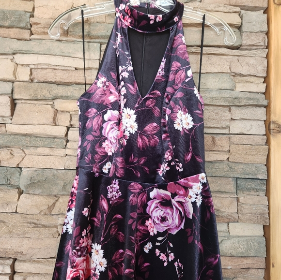 Halter Dress Fit & Flare XS - Picture 4 of 8